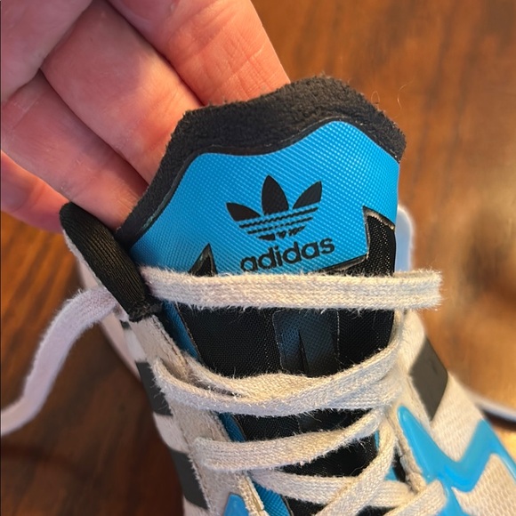 Adidas Sneakers with Blue and Pink Highlights - Picture 10 of 11